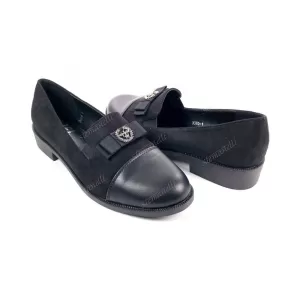 Черни дамски ежедневни обувки с метален аксесоар...