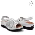 Бели дамски сандали на средна платформа 23948-1