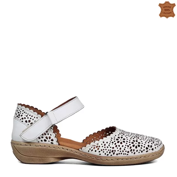 Дамски летни обувки със затворени пръсти и пета в бяло 21208-1