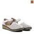 Дамски летни обувки със затворени пръсти и пета в бяло 21273-4