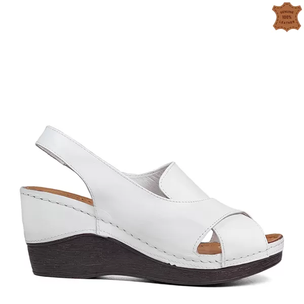 Бели дамски ежедневни сандали на платформа 21281-2