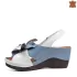 Дамски кожени сандали с цвете в бял и син цвят 21285-5