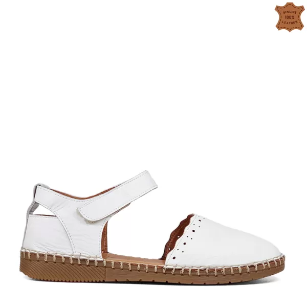 Летни бели дамски обувки със затворени пръсти и пета 21317-1