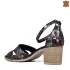 Дамски сандали със затворена пета от черна кожа на цветя 21388-3