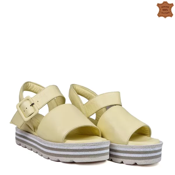 Модерни дамски сандали с платформа в бледо жълт цвят 21389-1