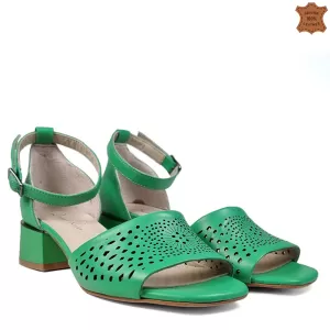 Зелени елегантни дамски сандали със затворена пета...