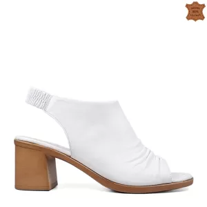 Дамски кожени сандали с набран ефект в бял цвят 21...