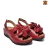 Червени дамски сандали с голямо цвете на платформа 23993-2