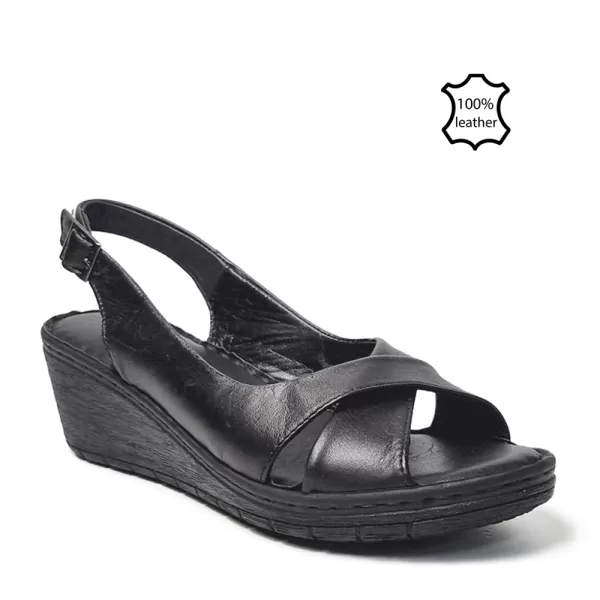 Черни дамски сандали от естествена кожа с малка платформа 24108-1