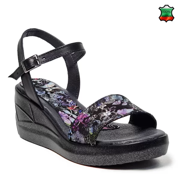 Български черни дамски сандали с цветен принт с платформа 24133-1