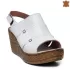Дамски кожени сандали на средна платформа в бял цвят 24177-1