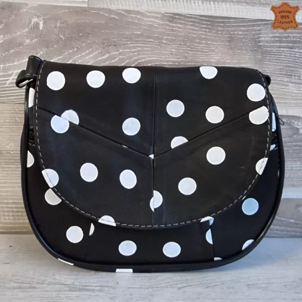 Малка дамска чанта от естествена кожа в черно и бяло 73055-33