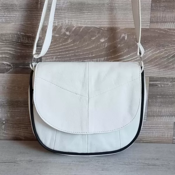 Малка бяла дамска чанта от естествена кожа 73055-22
