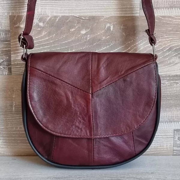 Малка дамска чанта от естествена кожа в цвят бордо 73055-26