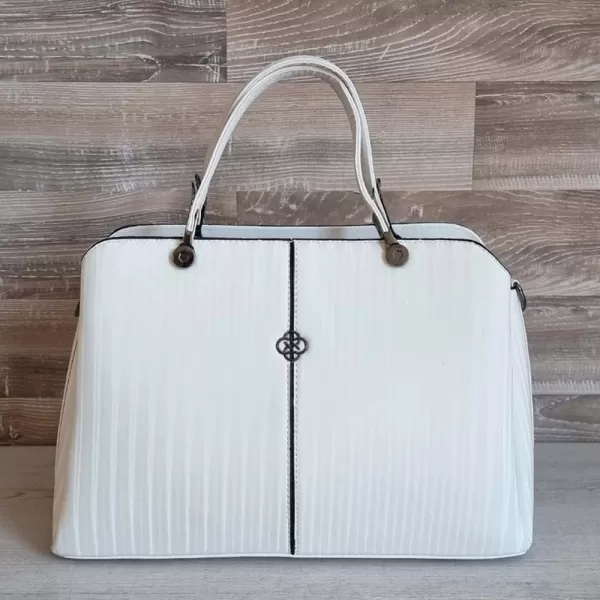 Дамска чанта с ефектна 3D кожа в бял цвят 73098-5