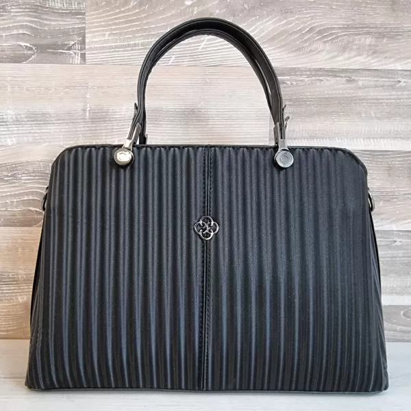 Дамска чанта с ефектна 3D кожа в черен цвят 73098-1