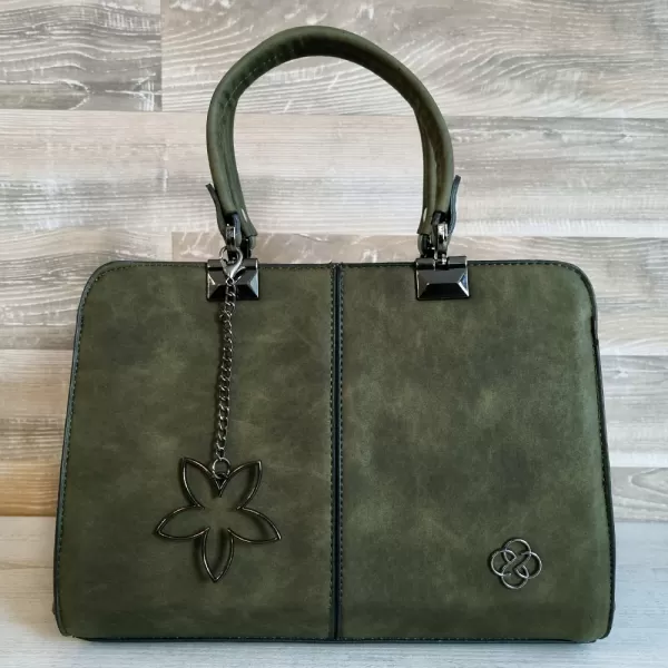 Зелена дамска чанта от еко кожа с метален аксесоар - 75051-2