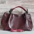 Модерна дамска ежедневна чанта с кроко принт в бордо 75069-2