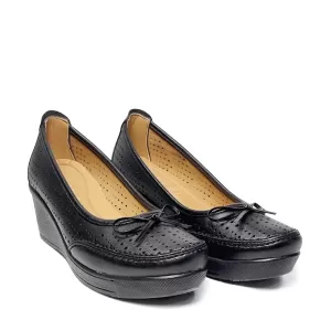 Черни дамски обувки с деколте на платформа 21070-1...
