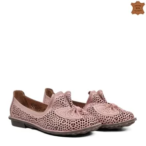 Ниски дамски летни обувки в розово от естествена к...