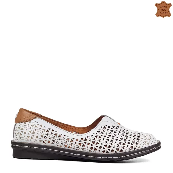 Дамски пролетно летни обувки в бял цвят с перфорация 21260-1