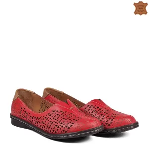 Дамски пролетно летни обувки в червен цвят с перфо...