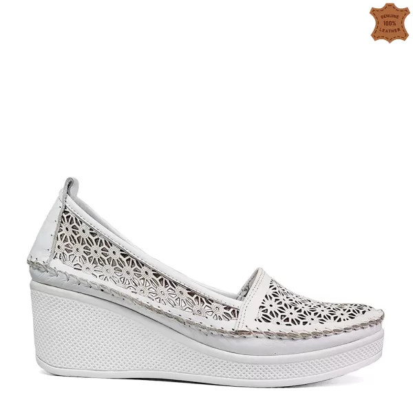 Дамски летни обувки с платформа в бял цвят 23855-1