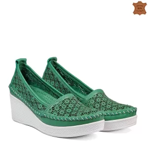 Зелени кожени дамски летни обувки с платформа 2385...