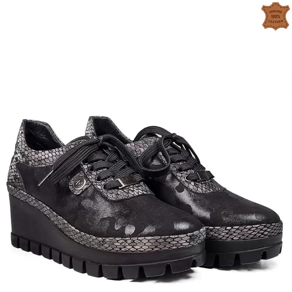Дамски обувки на платформа в черен цвят 21011-3