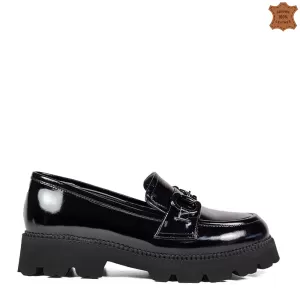 Атрактивни дамски обувки тип мокасини в черен цвят...