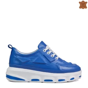 Дамски спортни обувки в син цвят от естествена кож...
