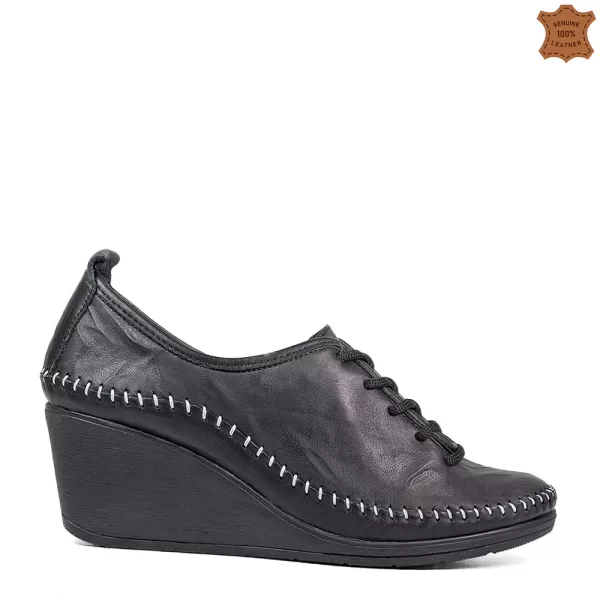 Удобни дамски обувки на платформа в черно 21196-4