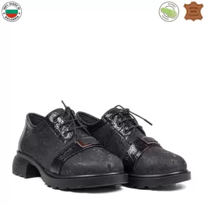 Модерни дамски обувки от ефектна черна естествена кожа 21276-1