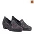 Дамски обувки с нисък ток в черна кожа на цветя 21291-1