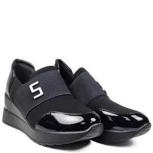 Черни дамски спортни обувки на платформа 21452-1...