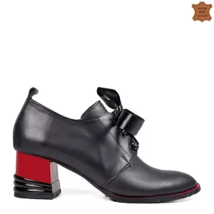 Елегантни дамски обувки в черно със сатенени връзки 21471-1