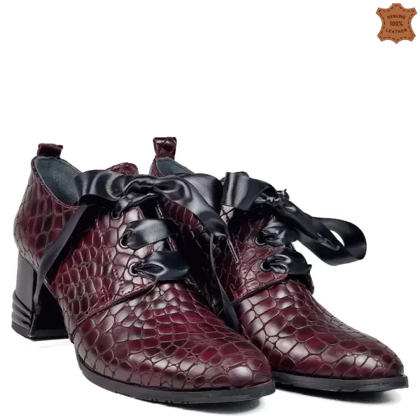 Елегантни дамски обувки в бордо със сатенени връзки 21471-2