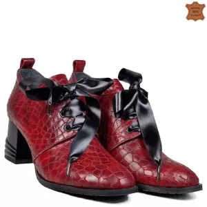 Елегантни дамски обувки в червено със сатенени връ...
