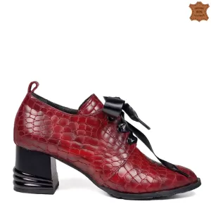 Елегантни дамски обувки в червено със сатенени връ...
