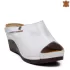 Бели дамски чехли от естествена кожа с платформа 24171-3